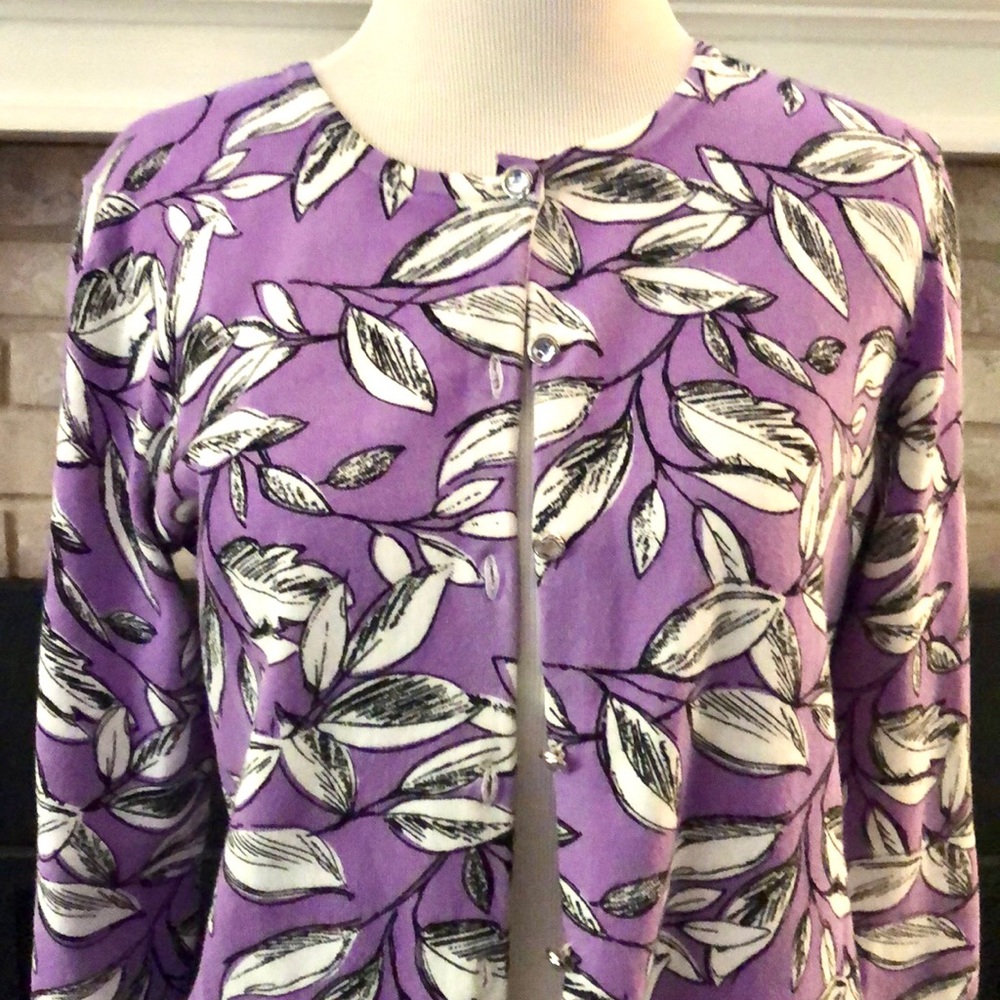 Cable & Gauge Purple White Leaf Pattern Glass Button Cardigan size Medium - Picture 2 of 10